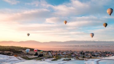 Antalya'dan Öğle Yemeği ve Transfer Hizmeti ile Pamukkale Sıcak Hava Balonu Deneyimi